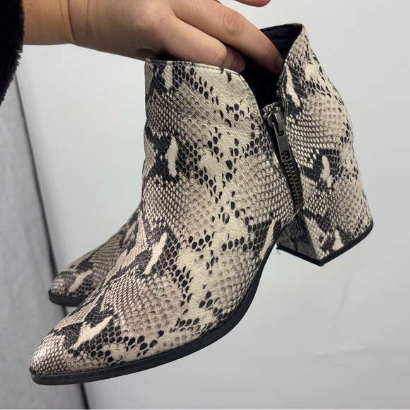 Seychelles Leather Snake Skin Pointed Toe Booties Cream Black 7.5 - Picture 4 of 4